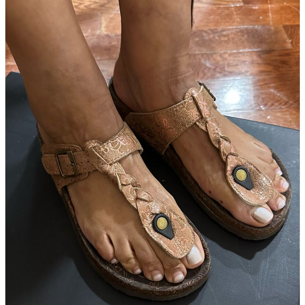 Women Slip-on Thong Sandal Rose Gold Size 10 by Muk Luks
